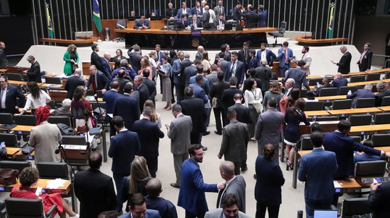 Na votação, parlamentar disse que "não é aceitável que o trabalhador pague a conta enquanto os setores lucram bilhões com uma tributação desatualizada" - Kayo Magalhães/Câmara dos Deputados
