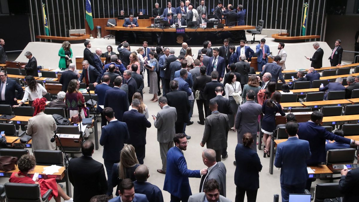 Na votação, parlamentar disse que "não é aceitável que o trabalhador pague a conta enquanto os setores lucram bilhões com uma tributação desatualizada" - Kayo Magalhães/Câmara dos Deputados