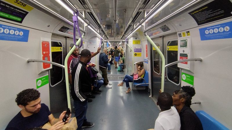 A partir de sábado, 6, os usuários do metrô poderão utilizar as linhas 1-Azul, 2-Verde, 3-Vermelha e 15-Prata de madrugada - LEANDRO CHEMALLE/ ESTADÃO CONTEÚDO