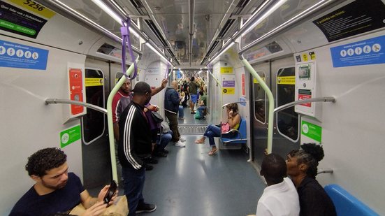 A partir de sábado, 6, os usuários do metrô poderão utilizar as linhas 1-Azul, 2-Verde, 3-Vermelha e 15-Prata de madrugada - LEANDRO CHEMALLE/ ESTADÃO CONTEÚDO