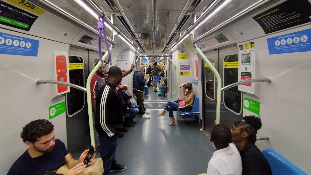 A partir de sábado, 6, os usuários do metrô poderão utilizar as linhas 1-Azul, 2-Verde, 3-Vermelha e 15-Prata de madrugada - LEANDRO CHEMALLE/ ESTADÃO CONTEÚDO