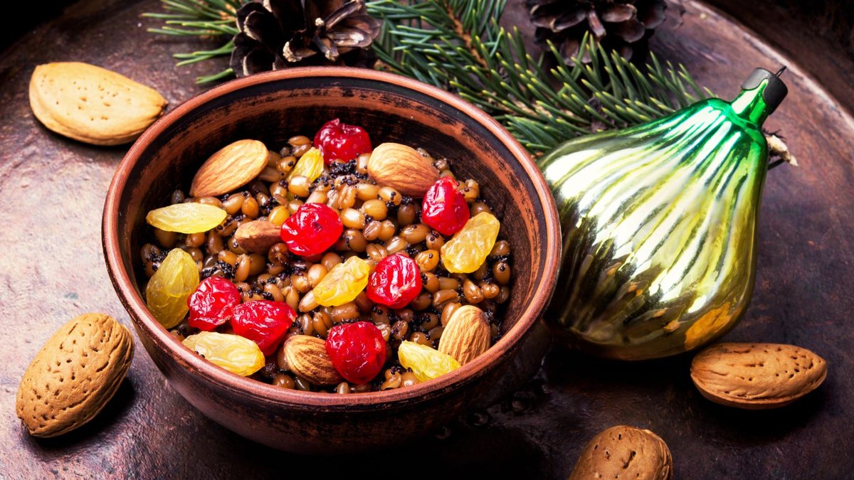 O formato arredondado da lentinha remete a moedas, e comer uma colher à meia-noite atrai fartura - Envato