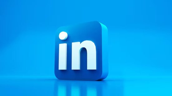 Para quem tem mais de 40 anos, o LinkedIn pode ser uma ferramenta importante para valorizar a experiência profissional - Freepik