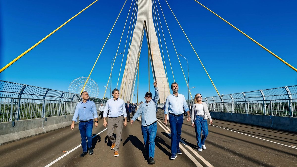 Lula participou ontem da abertura da ponte Brasil–Paraguai; hoje, disse que a ameaça à soberania se apresenta sob guerra, antidemocracia e crime organizado - Ricardo Stuckert / PR