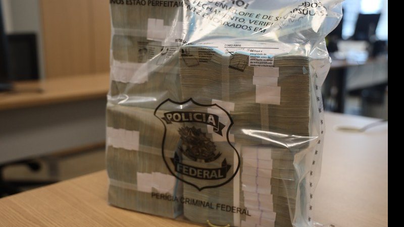 De acordo com as investigações, agentes políticos, servidores comissionados e particulares teriam atuado para o desvio e ocultação de verba pública - Divulgação/Polícia Federal