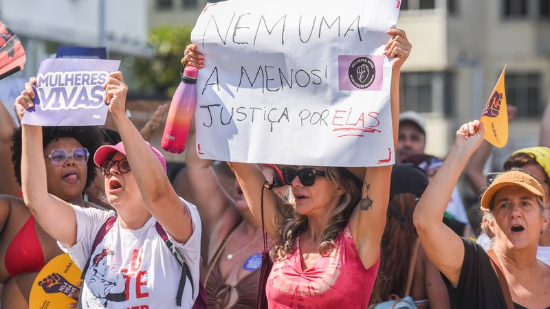 Uma série de manifestações contra o feminicídio marcou o domingo em diversas cidades, como São Paulo, Rio de Janeiro, Recife e Belo Horizonte - MARCELO FONSECA/ESTADÃO CONTEÚDO