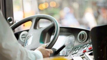 Motoristas de ônibus fretado e de transporte escolar apresentaram os maiores índices de insatisfação em relação ao item Clareza do cargo, segundo a pesquisa - Adobe Stock