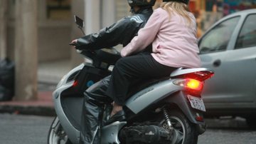Projeto para regulamentação do serviço de mototáxi na capital paulista impõe limites: não será possível oferecer o serviço dentro do centro expandido - Nilton Fukuda / Estadão Conteúdo