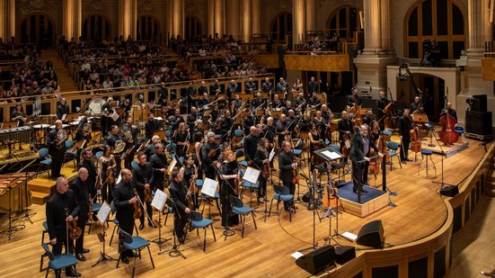 O concerto com a Orquestra Brasil Jazz Sinfônica e a cantora Liniker acontece nos dias 9 e 10, na Sala São Paulo - Foto: Nadja Kouchi/Acervo TV Cultura
