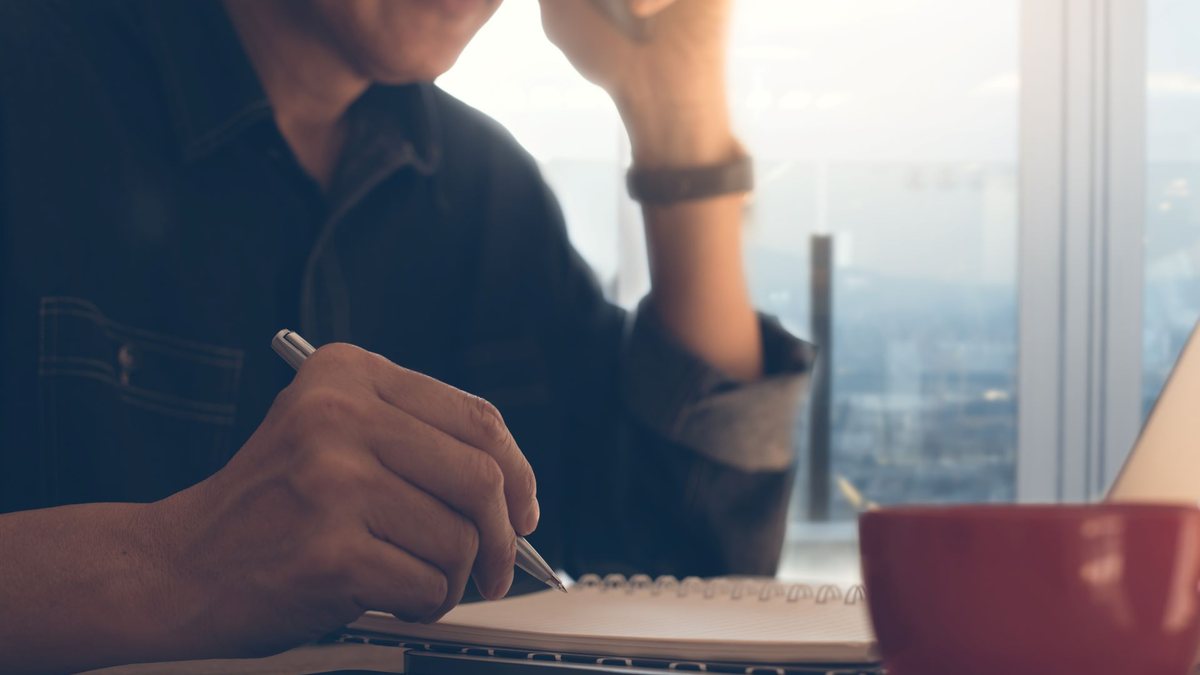 Entre os inscritos no prêmio há gari, médico, professor, jornalista, arquiteto, advogado, engenheiro, entre outras profissões - Adobe Stock