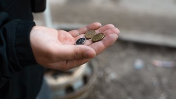 Total de pessoas em situação de pobreza e miséria atingiu patamar mais baixo da série histórica - Envato