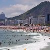 Somente na praia de Copacabana, os bombeiros tiveram que resgatar 247 banhistas do mar, que está em forte ressaca - Tânia Rêgo/Agência Brasil