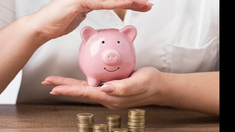 O valor do benefício da pensão por aposentadoria parte da média das contribuições que foram feitas ao sistema em nome do segurado - Freepik