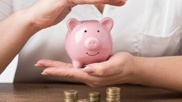 O valor do benefício da pensão por aposentadoria parte da média das contribuições que foram feitas ao sistema em nome do segurado - Freepik