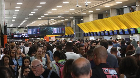 Mais de 25 voos foram cancelados nesta manhã nos aeroportos de Congonhas e Guarulhos após ventania - RENATO S. CERQUEIRA/ATO PRESS/ESTADÃO CONTEÚDO