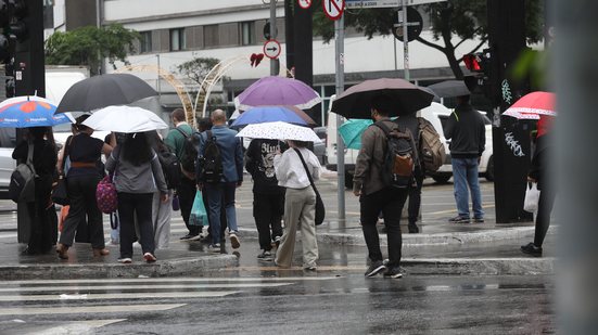 Os avisos indicam a ocorrência de chuvas até a manhã de sexta-feira, 19 - RENATO S. CERQUEIRA/ATO PRESS/ESTADÃO CONTEÚDO