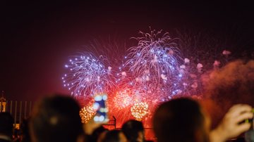 A Prefeitura de SP dá dicas sobre segurança para a festa da virada na Av. Paulista - Envato