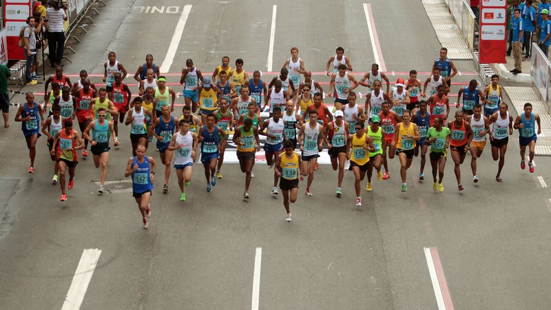 São 55 mil corredores inscritos para a edição deste ano e uma organização que mobiliza cerca de 2.200 pessoas - ESTADÃO CONTEÚDO/ROBSON FERNANDJES