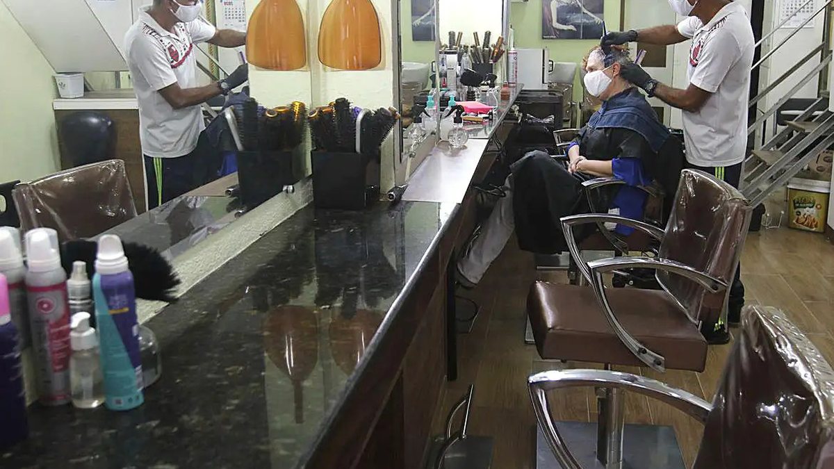 Ante outubro de 2024, o indicador de serviços registra alta de 2,2% no volume, já descontado o efeito da inflação - Fernando Frazão/Agência Brasil