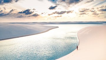 Os Lençóis Maranhenses destacam-se, de acordo com os turistas, pelas caminhadas entre dunas, lagoas de água doce e noites em comunidades - Divulgação / PlanetaEXO