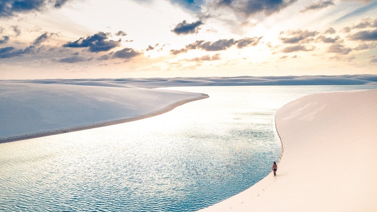 Os Lençóis Maranhenses destacam-se, de acordo com os turistas, pelas caminhadas entre dunas, lagoas de água doce e noites em comunidades - Divulgação / PlanetaEXO