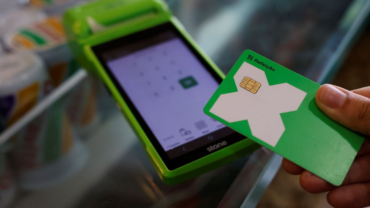 Embora o valor extra no vale alimentação seja o presente preferido, quase metade dos trabalhadores não recebe nenhum brinde - Fernando Frazão / Agencia Brasil