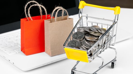 Segmento de Mercados lidera as projeções, com vendas estimadas de R$ 31,51 bilhões, seguido por Lojas de vestuário e calçados - Envato