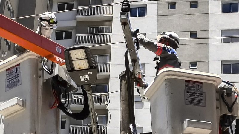 Custo para aterrar a rede é em torno de 10 vezes o de uma rede aérea, que é o padrão brasileiro - Estadão Conteúdo