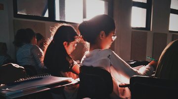 Pesquisa mostra que maioria dos indivíduos da geração Z prefere aulas presenciais, porque dizem que aprendem mais - Unsplash