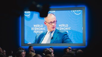 O chanceler da Alemanha, Friedrich Merz, durante painel no Fórum Econômico Mundial, em Davos, na Suíça - World Economic Forum / Mattias Nutt