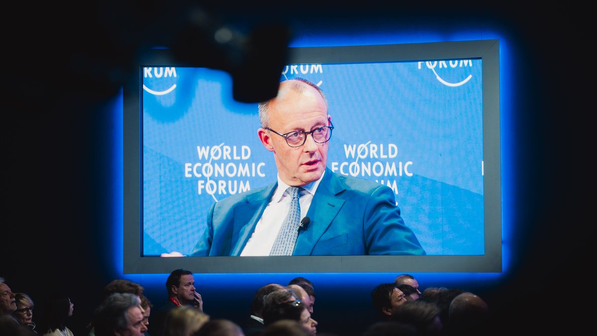 O chanceler da Alemanha, Friedrich Merz, durante painel no Fórum Econômico Mundial, em Davos, na Suíça - World Economic Forum / Mattias Nutt