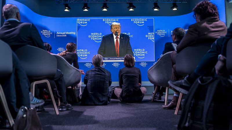 Participantes do Fórum Econômico Mundial acompanham discurso de Donald Trump em Davos - World Economic Forum/Valeriano Di Domenico