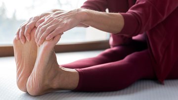 Fascite plantar é uma inflamação ou degeneração de uma faixa resistente chamada fáscia - Freepik
