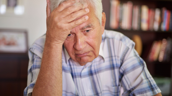 Entre 2022 e 2024, o volume de atendimentos para ansiedade de pessoas idosas no SUS mais que dobrou - Freepik