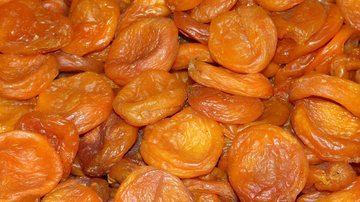 O damasco  é um nutriente de alto valor nutricional que também contribui para a manutenção da pele e dos cabelos - Foto:Pixabay