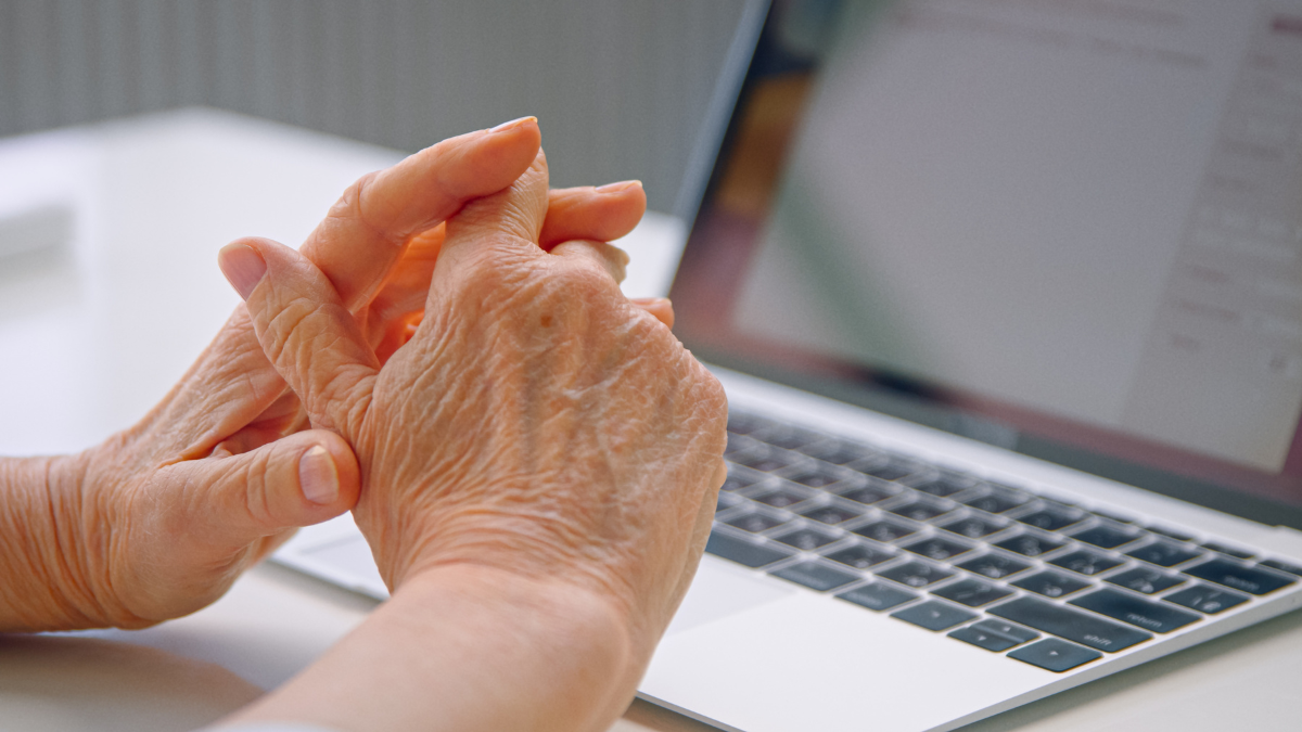 Doença pode comprometer diretamente o uso de dispositivos eletrônicos - Envato