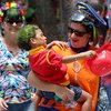 Mãe e filho aproveitam o Carnaval com segurança e alegria - Wilson Dias/Agência Brasil