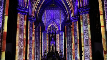 A atração propõe uma experiência sensorial que combina projeções de luz tridimensionais, orquestra e coro ao vivo, - Foto: @renatofotojornalismo