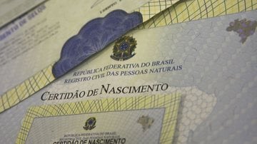 Abandono afetivo não é suficiente para retirar o nome do pai ou da mãe da certidão - Marcello Casal / Agência Pública