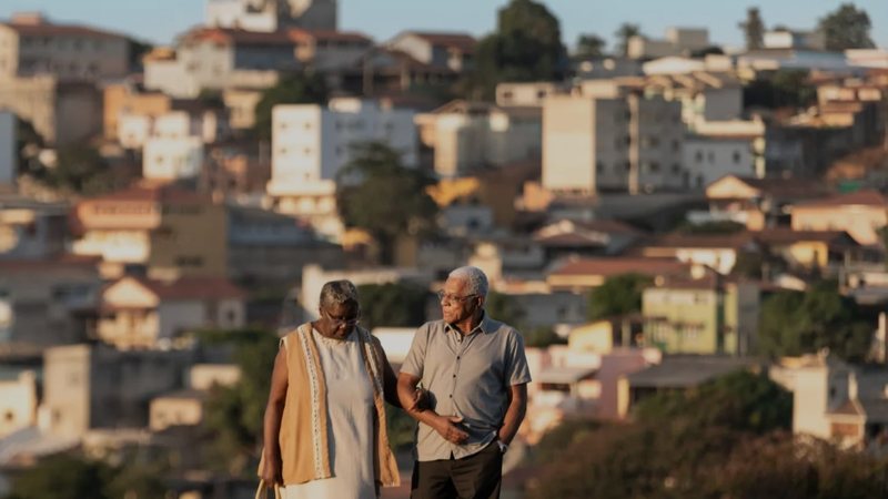 O filme transita entre o drama íntimo, a comédia de costumes e elementos inesperados da ficção científica, mantendo o olhar sensível para o cotidiano - Divulgação