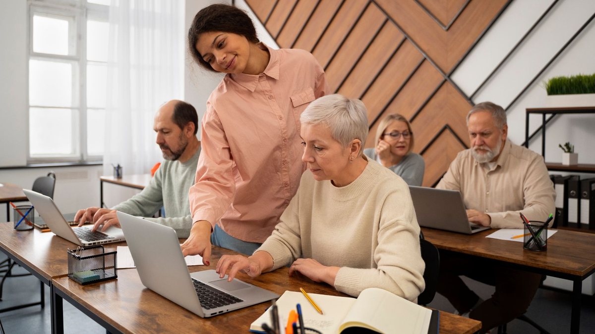 Vagas estão voltada a adultos de 25 a 59 anos que buscam recolocação ou mudança de carreira - Freepik