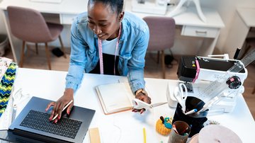 Atualmente,o Sebrae oferece uma grade de 47 cursos online e trilhas voltados para pequenos empreendedores - Envato