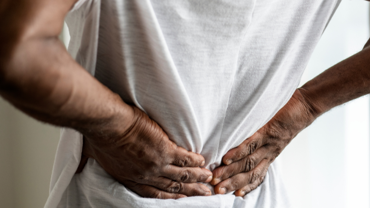Na maior parte dos casos, a dor nessas áreas do corpo tem explicação fisiológica, mas quando persiste, pode indicar problemas graves de saúde - Freepik
