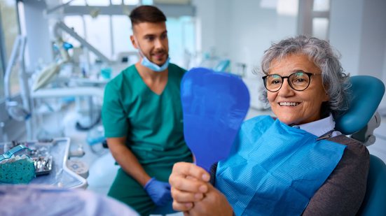 Avanços na endodontia tornaram o procedimento mais seguro e eficiente, inclusive para pessoas idosas - Envato