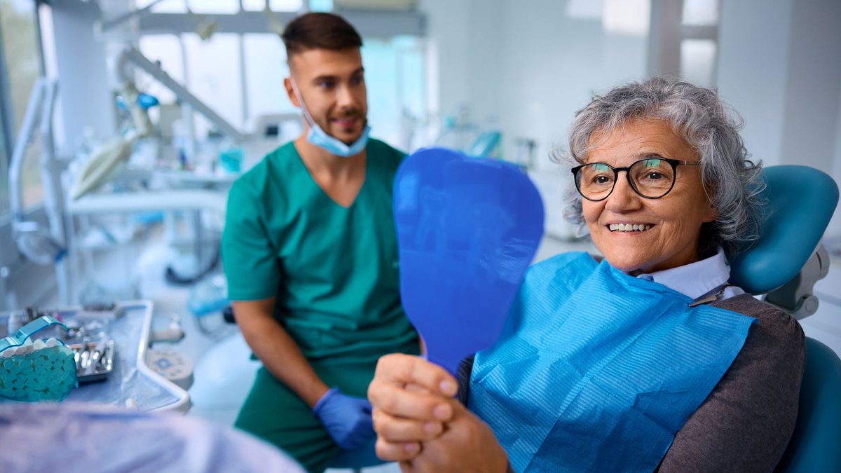 Avanços na endodontia tornaram o procedimento mais seguro e eficiente, inclusive para pessoas idosas - Envato