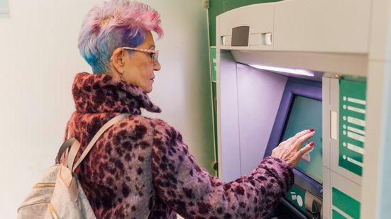 Pesquisa aponta preferências e confianças dos brasileiros quanto aos bancos e suas práticas digitais - Envato