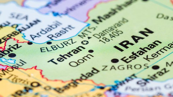 Presidente dos EUA fez o anúncio em publicação na Truth Social,  afirmando que a ordem é "final, conclusiva e efetiva imediatamente" - Envato