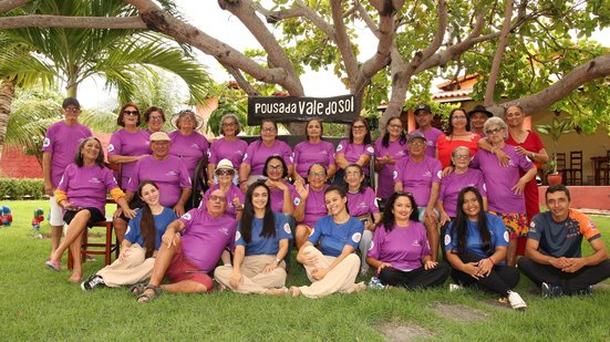 O programa possui conteúdos focados no uso do celular e controle das plataformas do Google - Envato