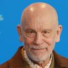 John Malkovich adiantou  a vinda ao Brasil e agora apresentará uma peça no Theatro Municipal do Rio e na Sala São Paulo em março - Wikimedia Commons