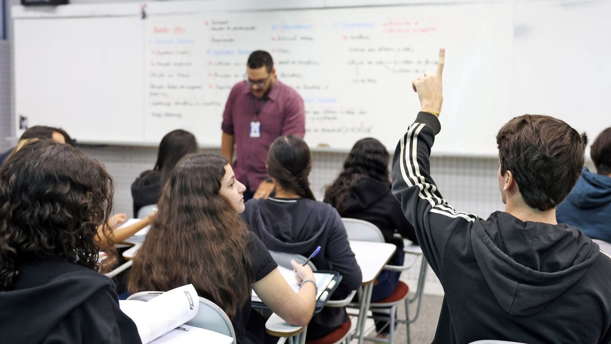 Valorização de professores vai além do aumento,  dizem representantes de instituições ligadas à educação, citando formação, infraestrutura e segurança - José Cruz/Agência Brasil